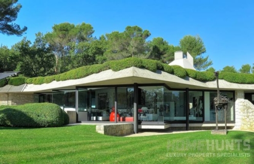 5 of the Most Stunningly Designed Luxury Properties For Sale in France 8