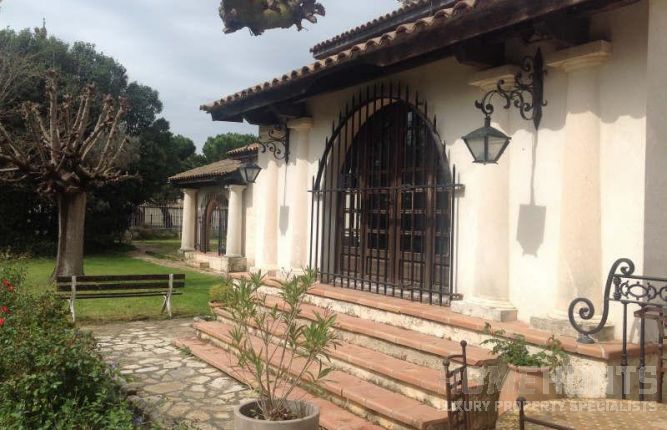 Five Must-See Equestrian Properties For Sale in France 5 Five Must-See Equestrian Properties For Sale in France 5