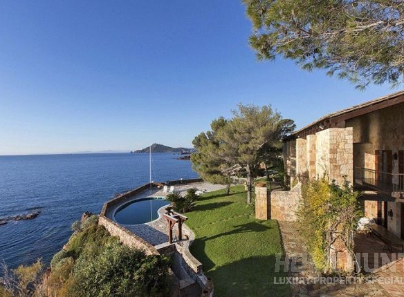 villa in ANTHEOR