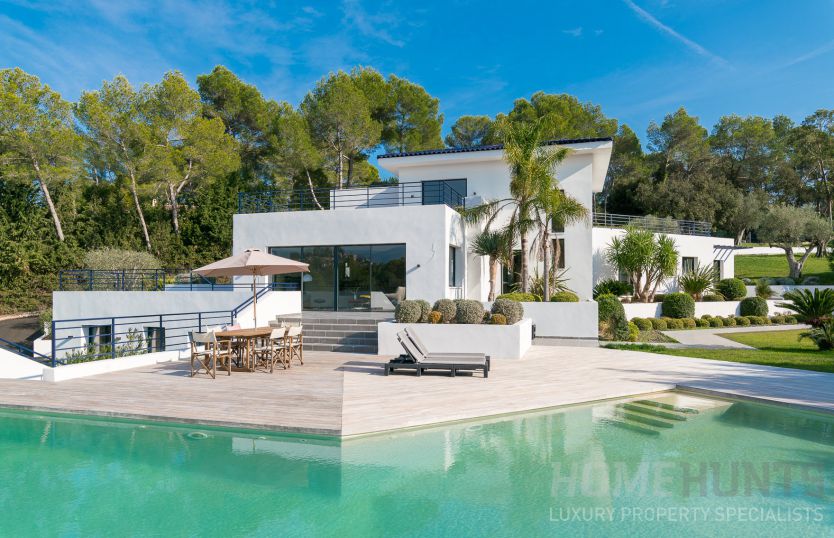 5 Stunning Luxury Properties in Mougins (Fit for a Millionaire) 1