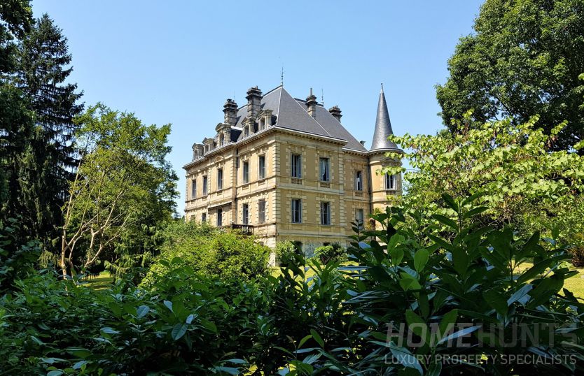 3. Luxurious 4 Bedroom Villa for Sale in Beausoleil, France