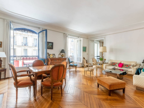 3 Bedroom Apartment in Paris 8th (Golden Triangle - Parc Monceau) 10