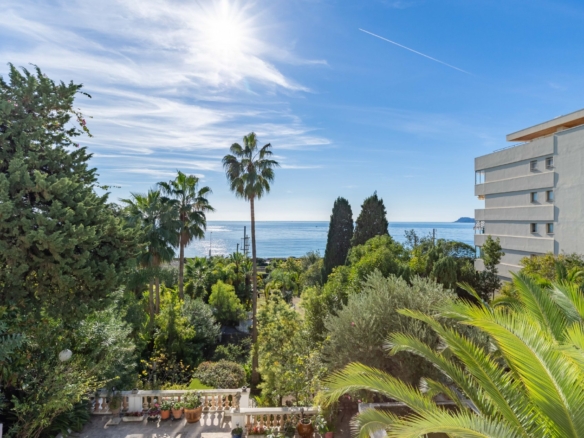 3 Bedroom Apartment in Cannes 4