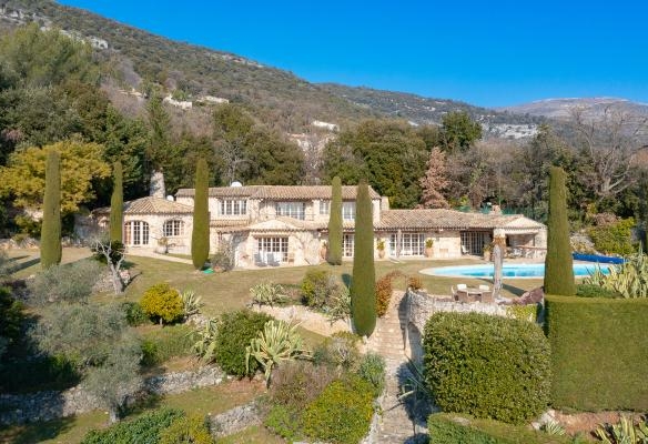 6 Bedroom Villa/House in Tourrettes Sur Loup 26
