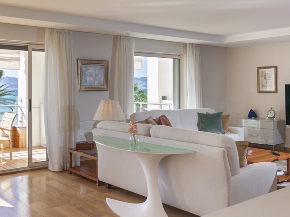 2 Bedroom Apartment in Cannes 2