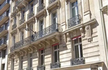 2 Bedroom Apartment in Paris 8th (Golden Triangle - Parc Monceau) 4
