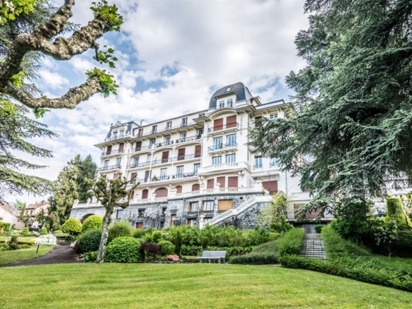 4 Bedroom Apartment in Evian Les Bains 34