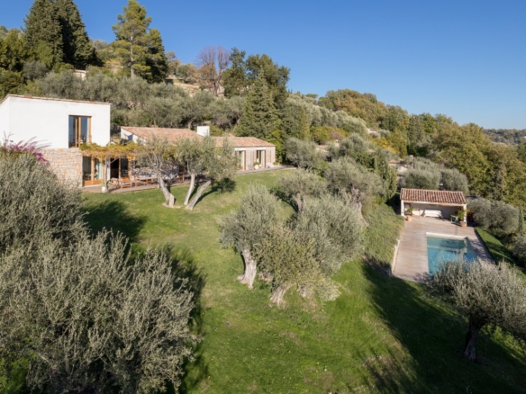 4 Bedroom Villa/House in Chateauneuf Grasse 24