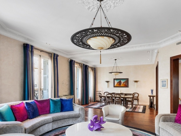 5 Bedroom Apartment in Paris 8th (Golden Triangle - Parc Monceau) 26