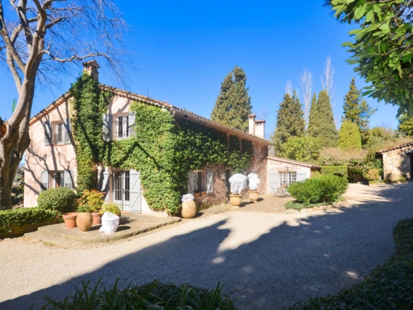 6 Bedroom Villa/House in Grasse 4