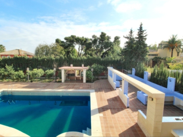 8 Bedroom Villa/House in Guadalmina Baja 8