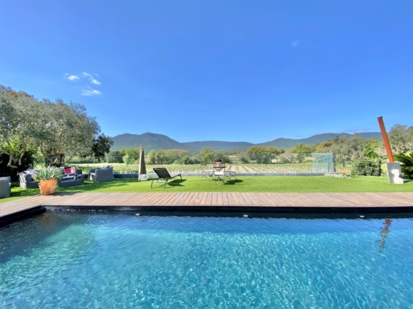 3 Bedroom Villa/House in Plan De La Tour 24