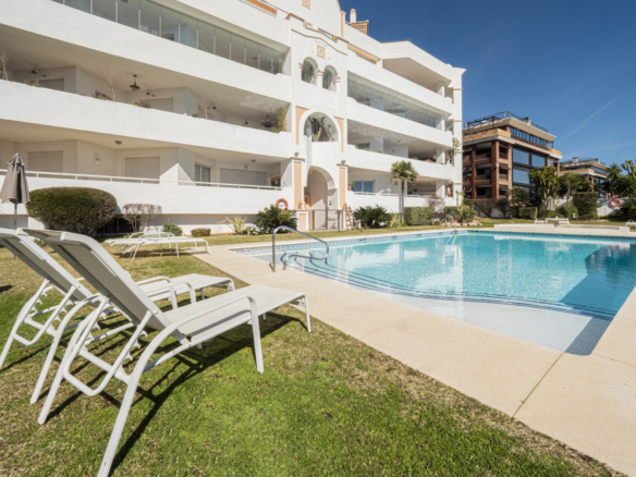 2 Bedroom Apartment in Puerto Banús 7