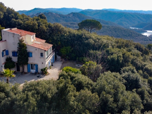 4 Bedroom Villa/House in Montauroux 26
