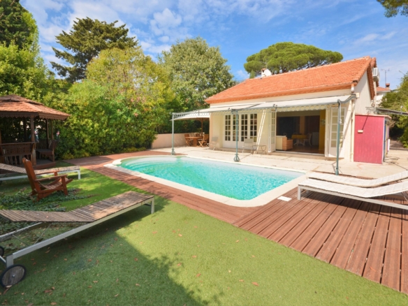 4 Bedroom Villa/House in Juan Les Pins 36
