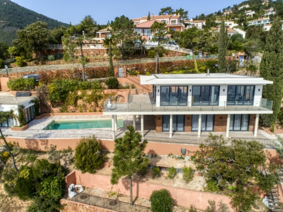 4 Bedroom Villa/House in Theoule Sur Mer 34