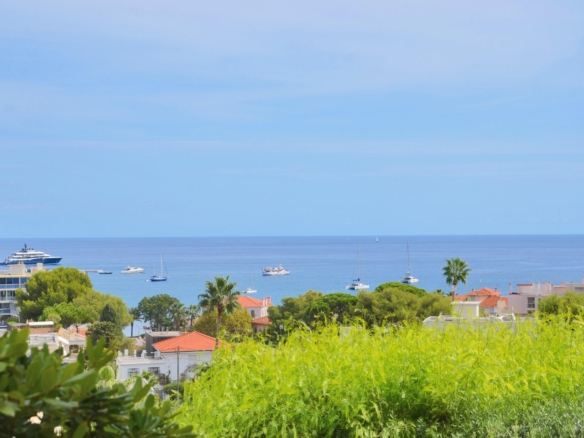 3 Bedroom Apartment in Antibes 30