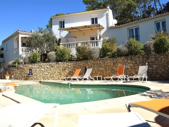 8 Bedroom Villa/House in Lorgues 18