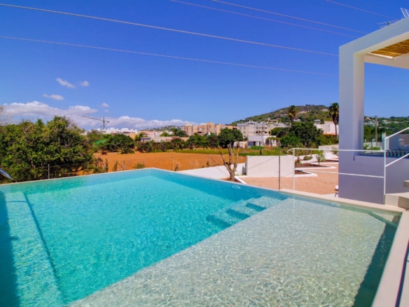 4 Bedroom Villa/House in Jesus 14