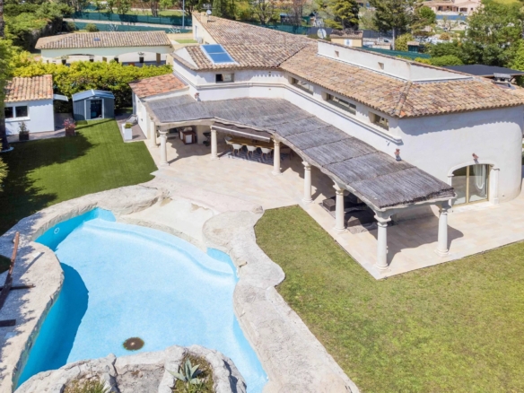 4 Bedroom Villa/House in Valbonne 32