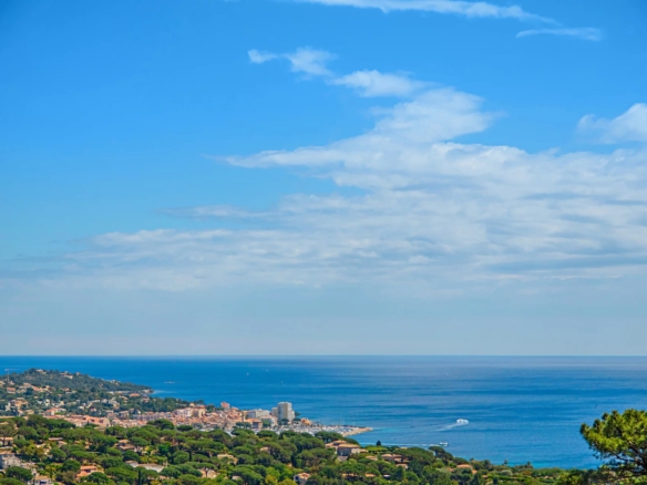 5 Bedroom Villa/House in Grimaud 6