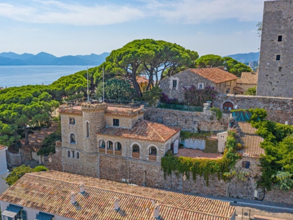 5 Bedroom Villa/House in Cannes 36