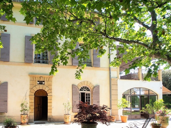 8 Bedroom Villa/House in Aix En Provence 34