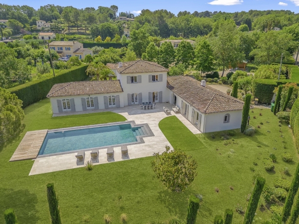5 Bedroom Villa/House in Chateauneuf Grasse 2