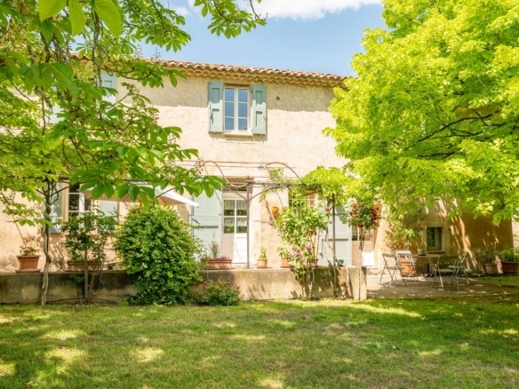 5 Bedroom Villa/House in La Tour D Aigues 34