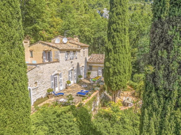 9 Bedroom Villa/House in Tourrettes Sur Loup 6