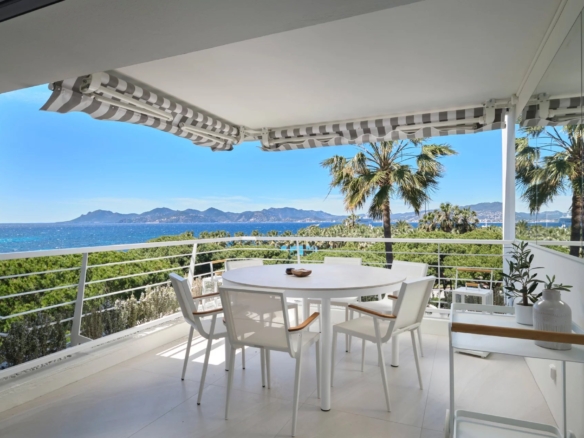 3 Bedroom Apartment in Cannes 18