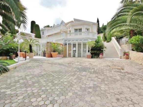 6 Bedroom Villa/House in Roquebrune Cap Martin 8