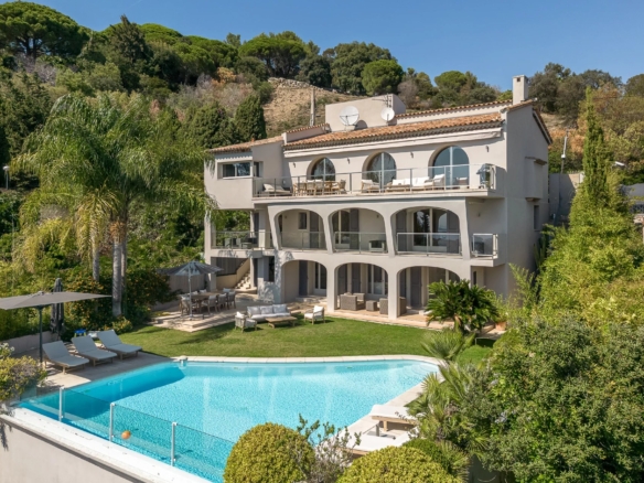 5 Bedroom Villa/House in Cannes 2
