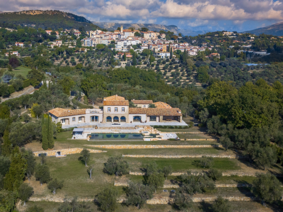 6 Bedroom Villa/House in Chateauneuf Grasse 16