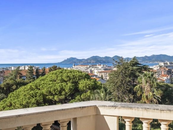 4 Bedroom Apartment in Cannes 20