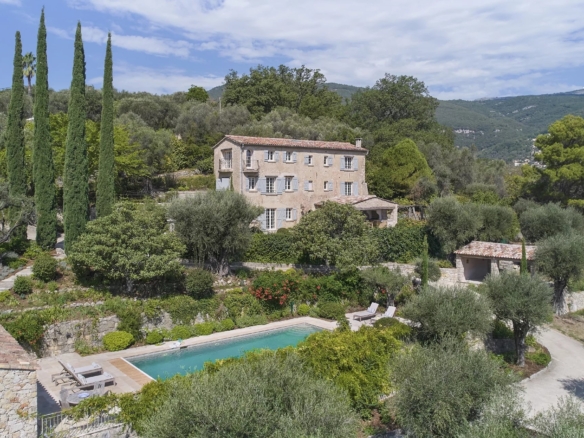 5 Bedroom Villa/House in Chateauneuf Grasse 8