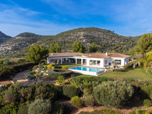 4 Bedroom Villa/House in Ollioules 26