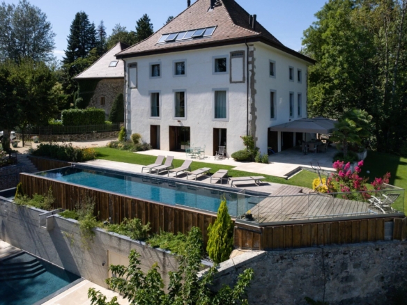 8 Bedroom Villa/House in La Muraz 28