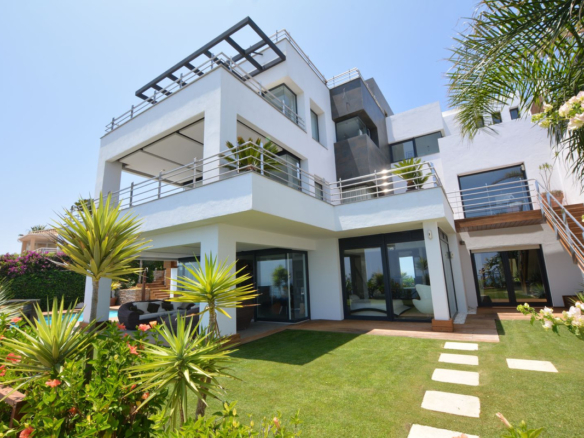 5 Bedroom Villa/House in Manilva 16