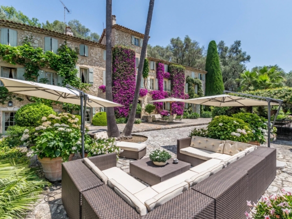 13 Bedroom Villa/House in Grasse 16