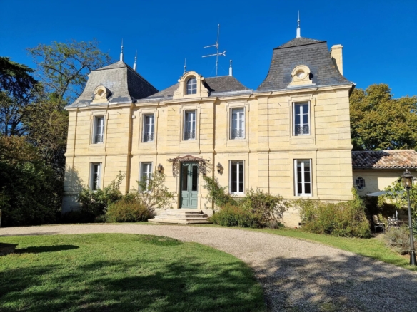 Castle/Estates For Sale in Sauveterre De Guyenne 6