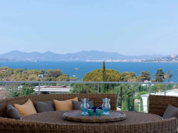 3 Bedroom Apartment in Cap D Antibes 10