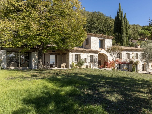5 Bedroom Villa/House in Chateauneuf Grasse 4