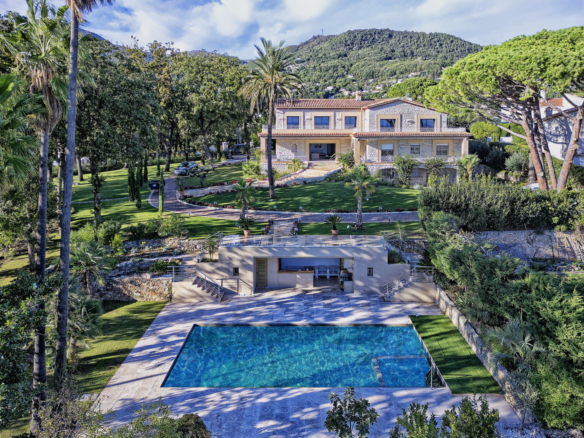 8 Bedroom Villa/House in Vence 36