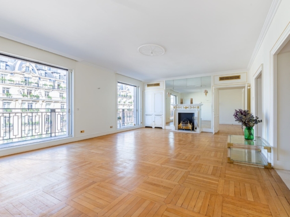 4 Bedroom Apartment in Paris 8th (Golden Triangle - Parc Monceau) 4