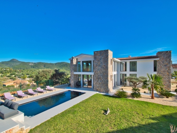 4 Bedroom Villa/House in Es Capdella 36