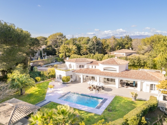4 Bedroom Villa/House in Mougins 12