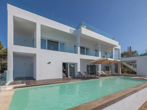 4 Bedroom Villa/House in Cala Moli 16