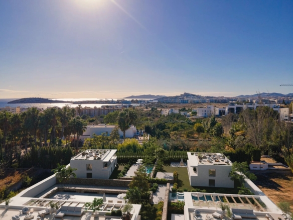 5 Bedroom Villa/House in Cap Martinet 32