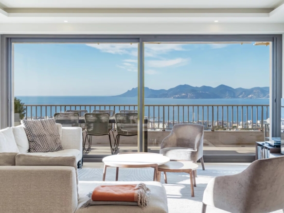 3 Bedroom Apartment in Cannes 12